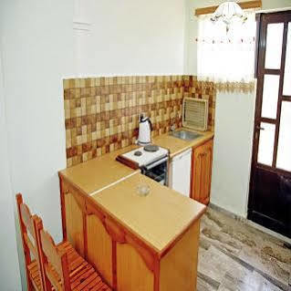 Makis Studios And Apartments Roda  Exterior foto