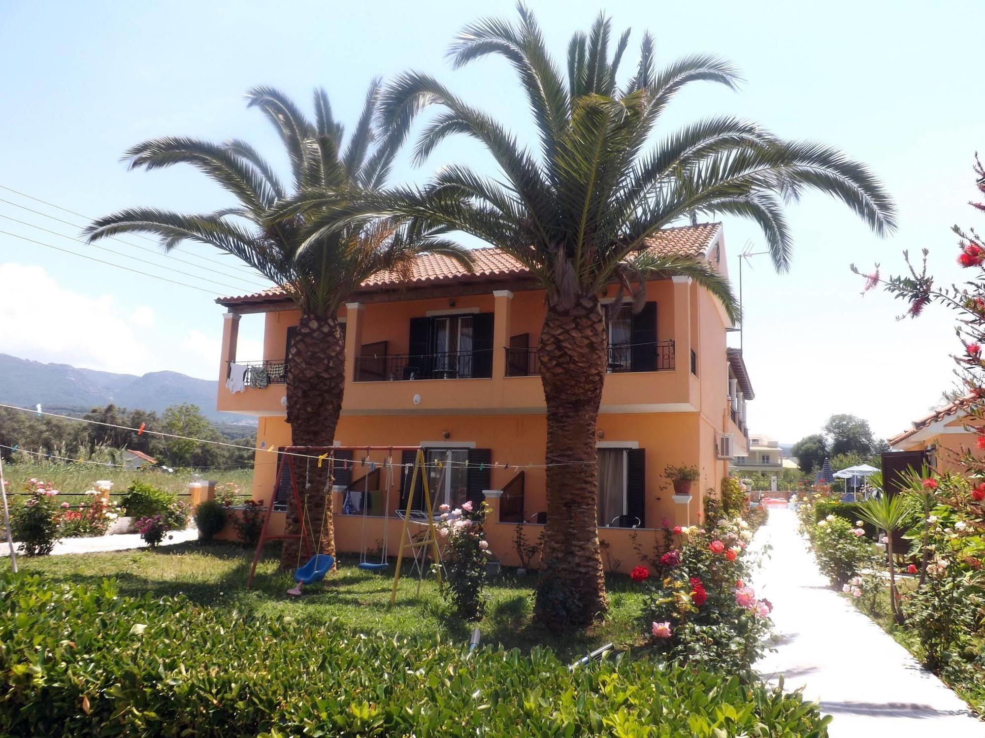 Makis Studios And Apartments Roda  Exterior foto